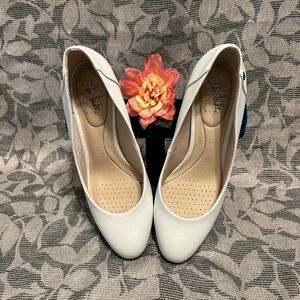 Life Stride Comfort Flex Lively, White Dusty Mil Heels Pumps Size 8 NIB